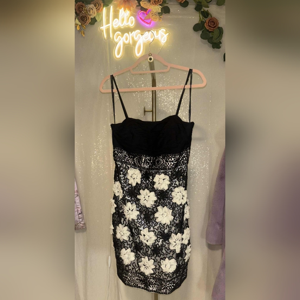 Vintage Sue Wong Size 8 Black & White Rosette Appliqué Beaded Silk Dress